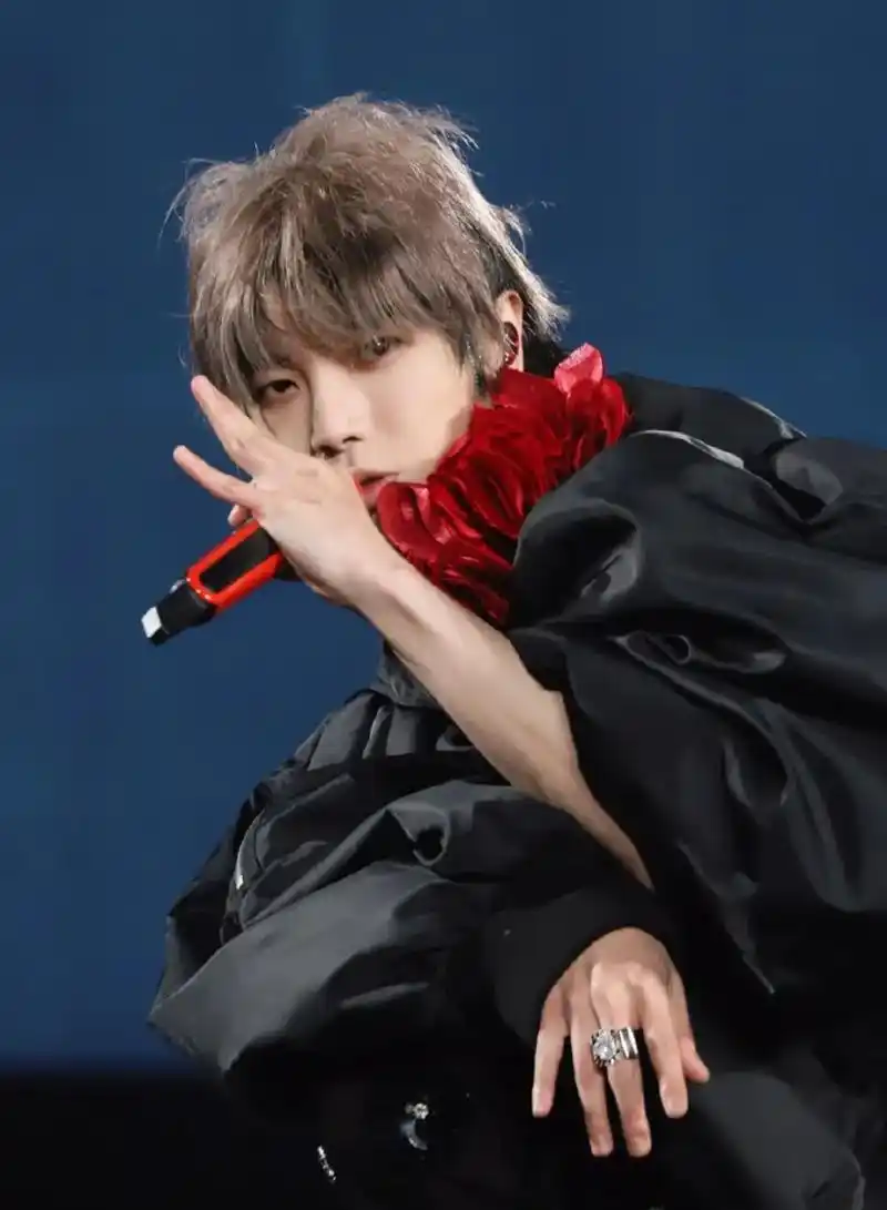 华晨宇2023火星花盛开 这个发型好好看啊999999#华 - 抖音