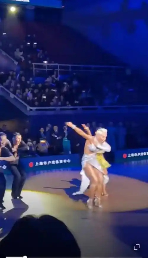 世界体育舞蹈大赛拉丁舞冠军乔安娜将《科目三》与拉丁舞结合,获得