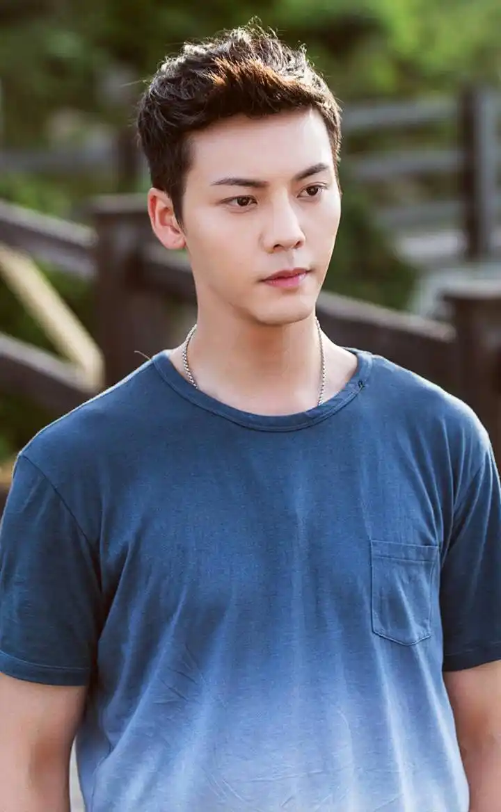 南方有乔木时樾陈伟霆帅气高清壁纸图集,喜欢的赶紧来收藏!