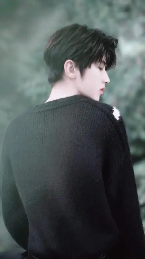 cr: kunlion_0329 蔡徐坤精修 - 堆糖,美图壁纸兴趣社区