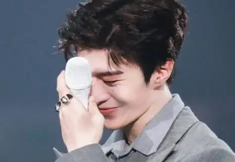 有种"心疼"叫范丞丞偷抹眼泪,看清他的样子后,这也太重情义了