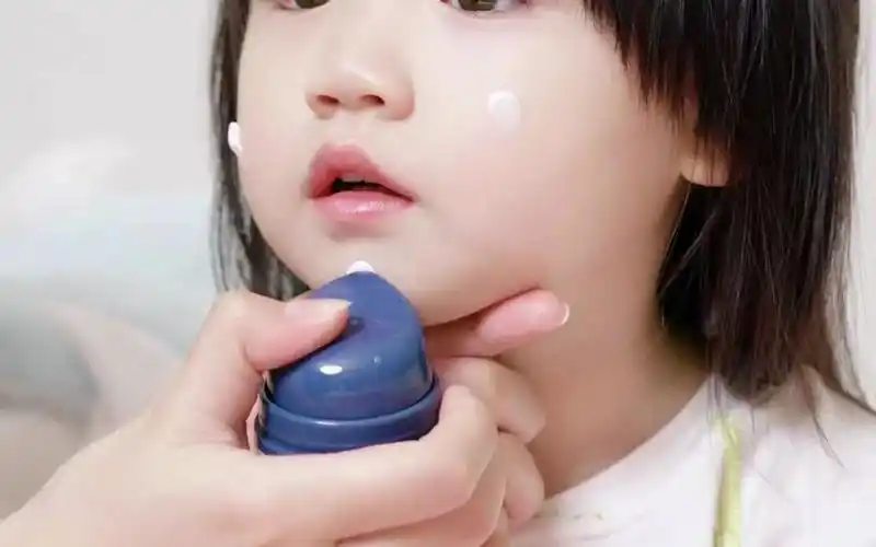 秋冬天,不想宝宝变苹果脸,一定要选对能保湿舒缓的面霜哦#儿童面霜