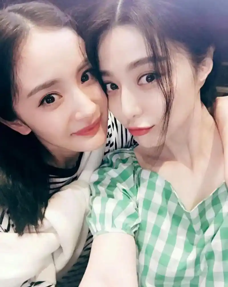 mini的某些合影,最后一张我最喜欢.#杨幂 #向全世界安利 - 抖音