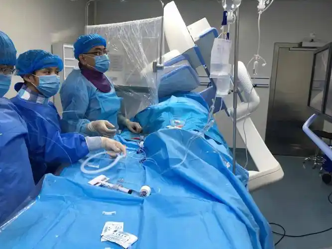 我院成功完成首例冠状动脉支架植入术