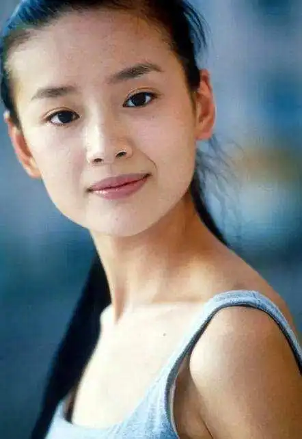 离婚9年后,再看董洁潘粤明的婚姻,毁掉董洁的不仅仅是出轨