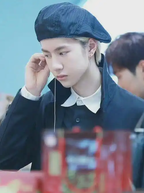 分享一些贝雷帽小博#王一博的考古日常