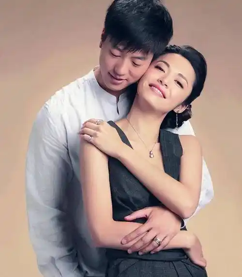 另一方面,在之前的采访中,王耀庆说妻子没有缺点.