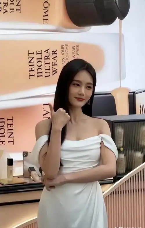 李一桐"黄金三围"下的绝美身材,真是太性感了