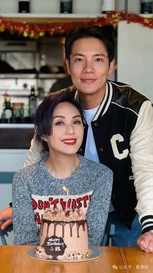 杨千嬅"入五"前孖老公行名店 丁子高激罕晒蜜照放闪_老婆_紫色_网友