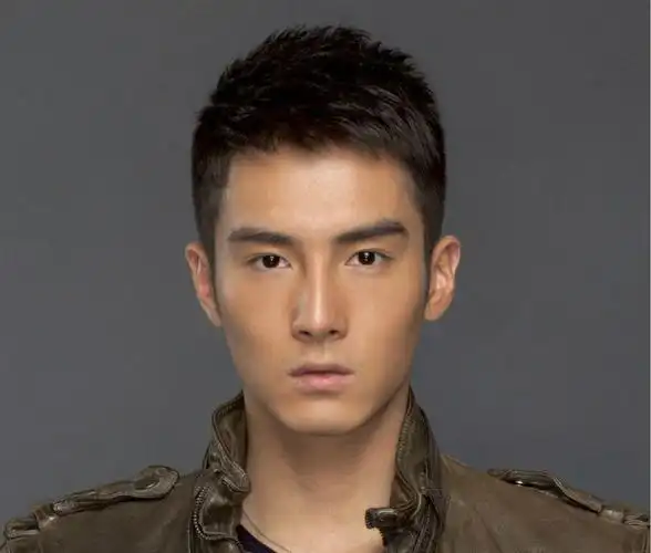 盛一伦:冷静而暖心的帅气男生