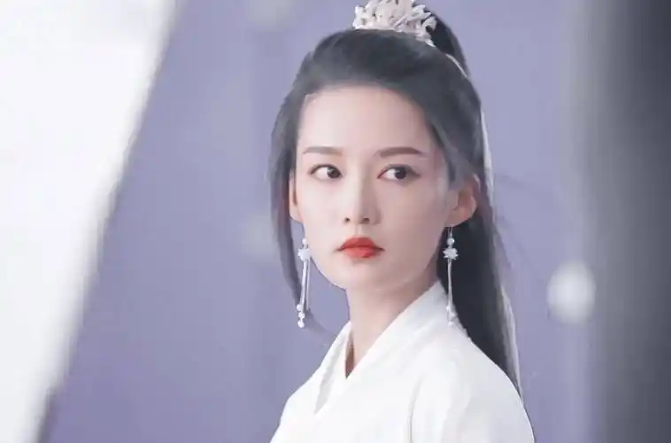李沁包揽诛仙双女主,清冷陆雪琪vs俏皮碧瑶,仙侠剧该安排上了_造型