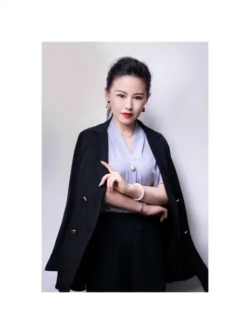 宋瑶,西安悦风美妆学院高级化妆讲师,国家高级化妆师,高级美甲师,曾在