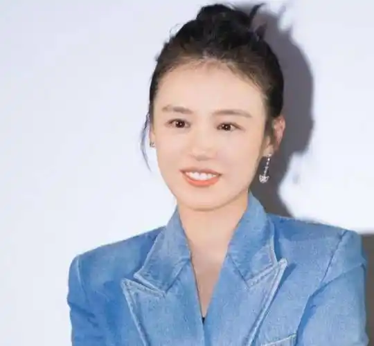 原创马思纯原生五官有多优越无眼妆怼脸镜头这双眼皮我不配看