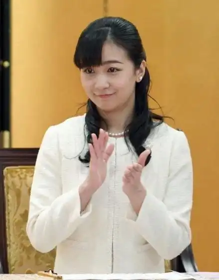 无奈之举,文仁让佳子为弟弟延迟订婚有原因,悠仁活动表现很差