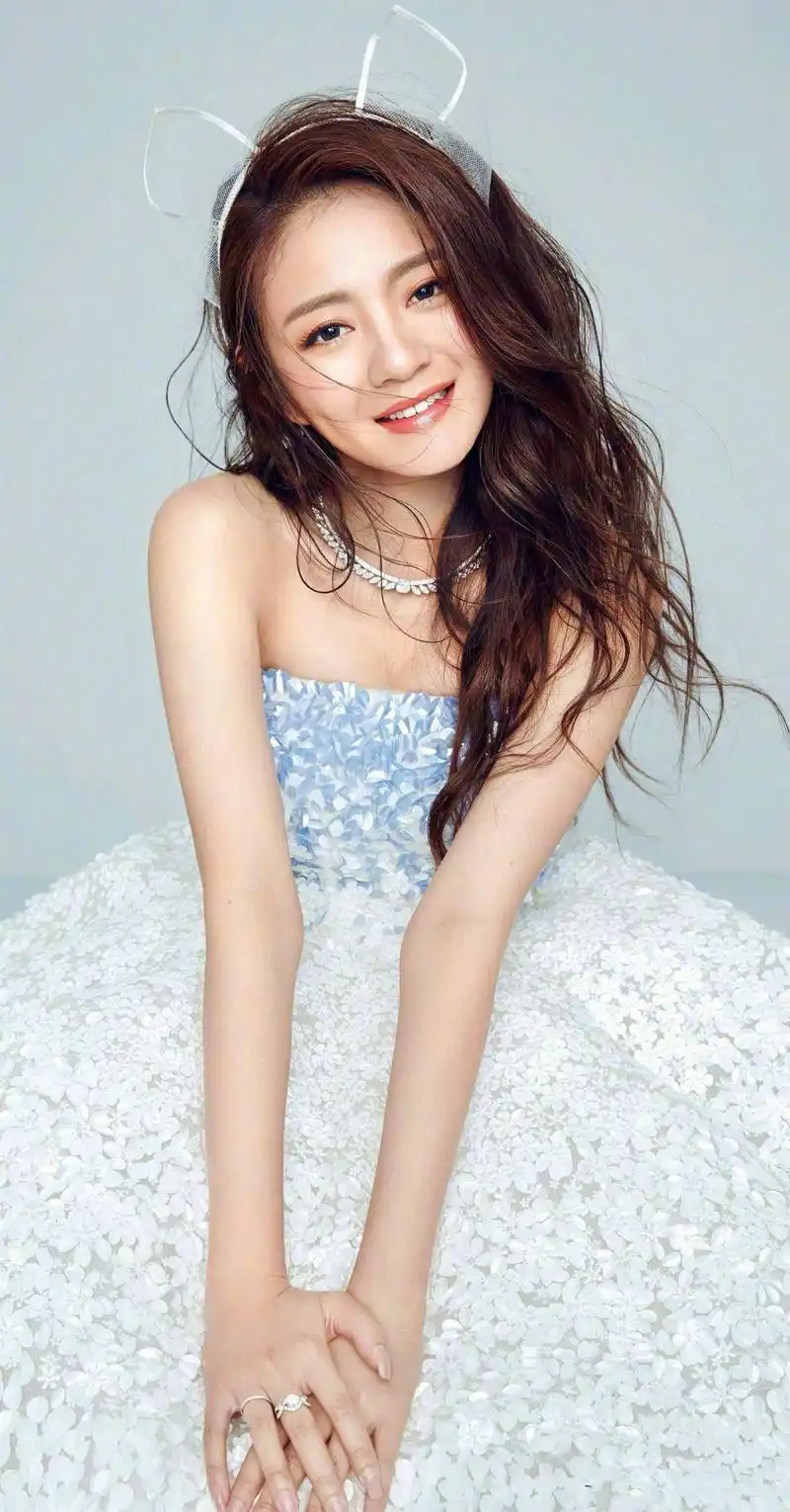 台湾美女安以轩高清写真图集,仙姿玉色,性感迷人