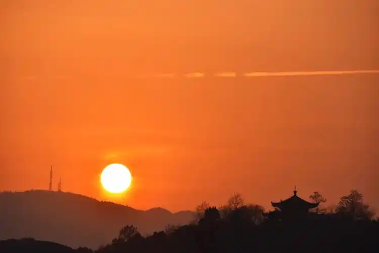 青山依旧在几度夕阳红16图