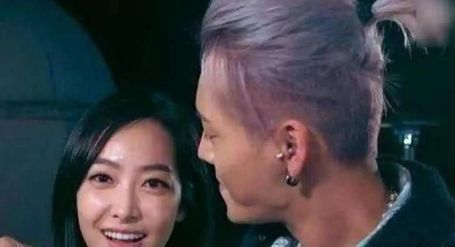 陈伟霆和宋茜承认恋情,网友纷纷送祝福  近日,有网友曝光陈伟霆和宋茜