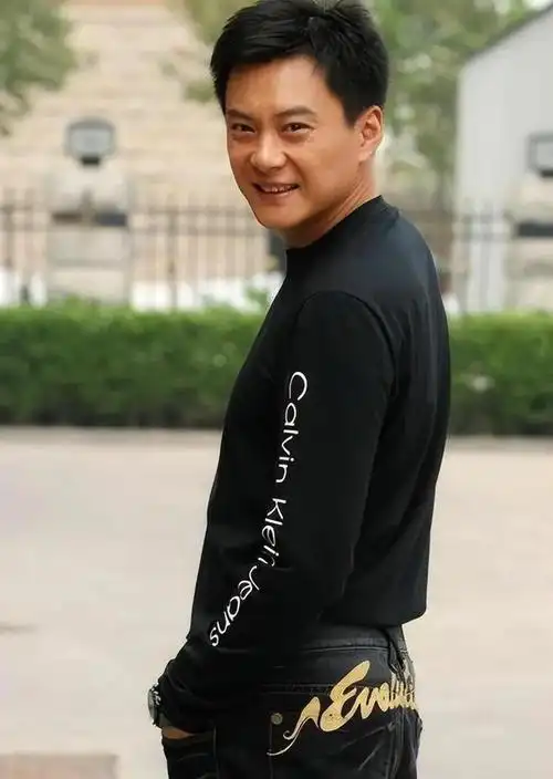 回顾演员王斑对曹颖一见钟情结婚14年生一子浪漫如初