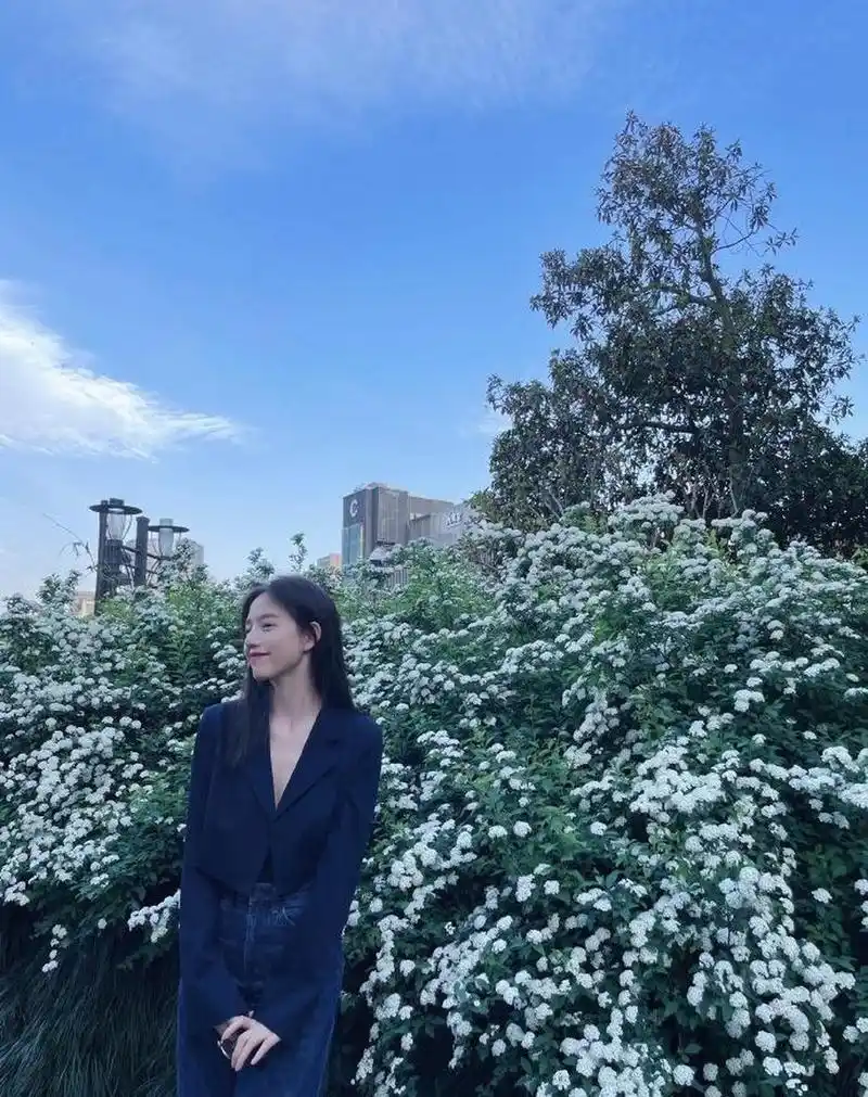 美女李佳宁迷人美照欣赏