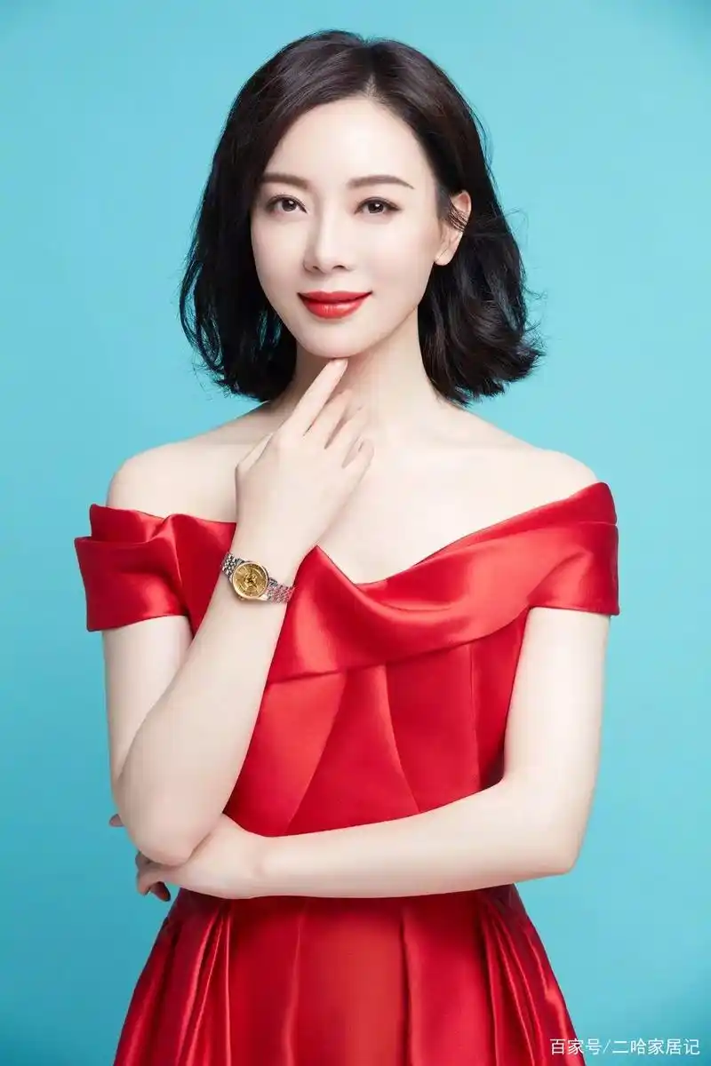 40岁女人头发不要剪太短,驾驭不住,这3款发型好看又显气质