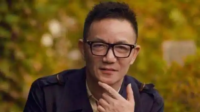 上海富豪周正毅出狱后举办一场生日宴直接折了6位主持人