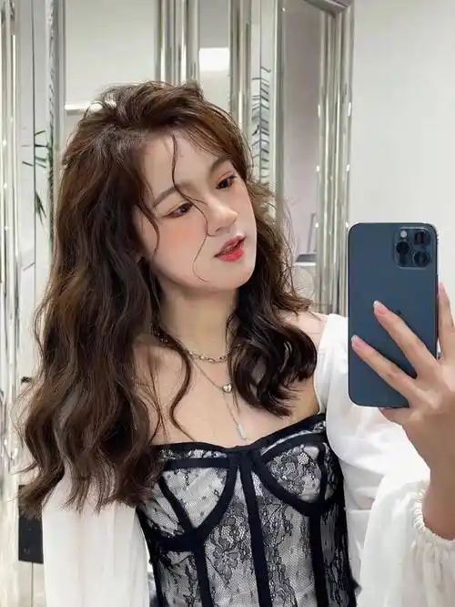 春风吹不乱的发型"免打理法式烫发"(懒人必备)_中国_卷发_形象