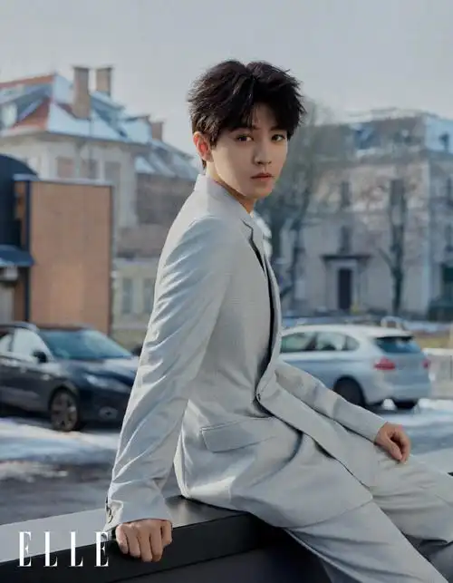 《elle》四月刊另外一位封面人物由四登杂志的@tfboys-王俊凯担任