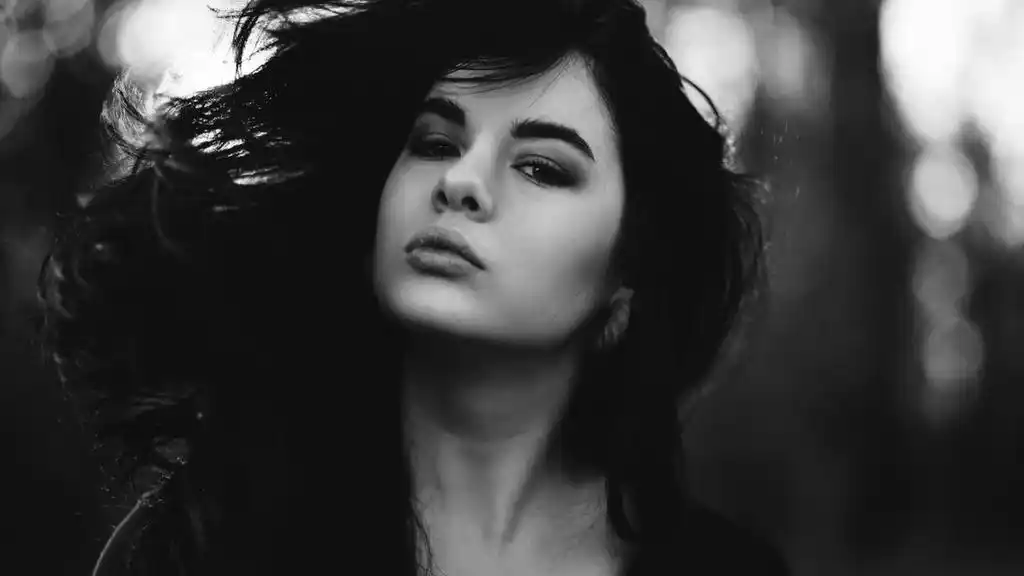 黑白欧美性感美女壁纸,欧美美女性感的黑色大片,黑白也能玩出不一样的