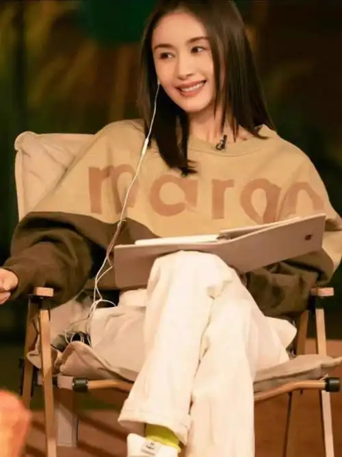 34岁王子文恢复单身后的魔法穿搭原来卫衣这么穿也很时尚洋气