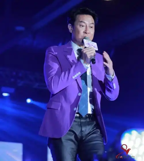 香港著名影星刘锡明为飞娱影视学院送来祝福!