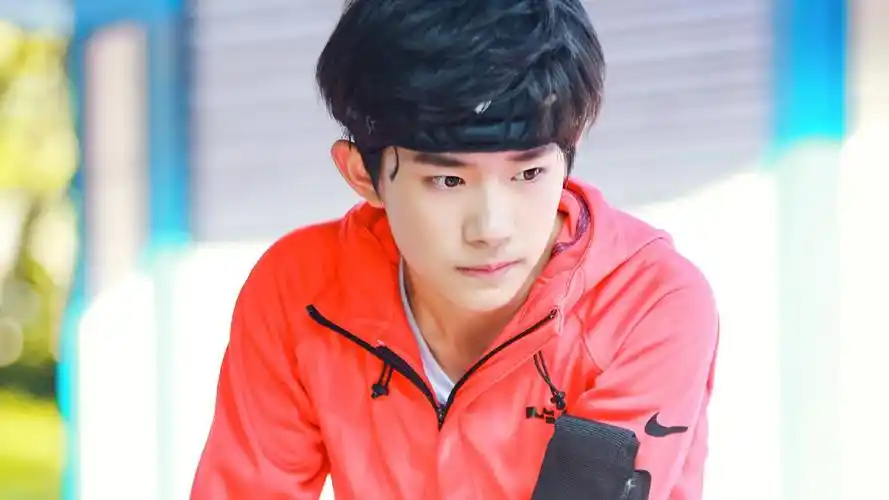 内地明星 易烊千玺 tfboys 明星风尚壁纸【1】锁屏壁纸图片_动态桌面