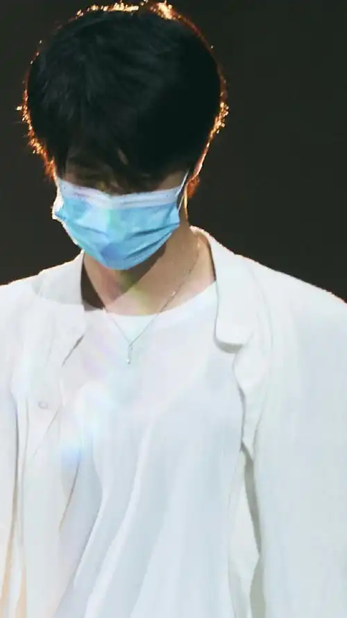 王一博#哥哥戴口罩