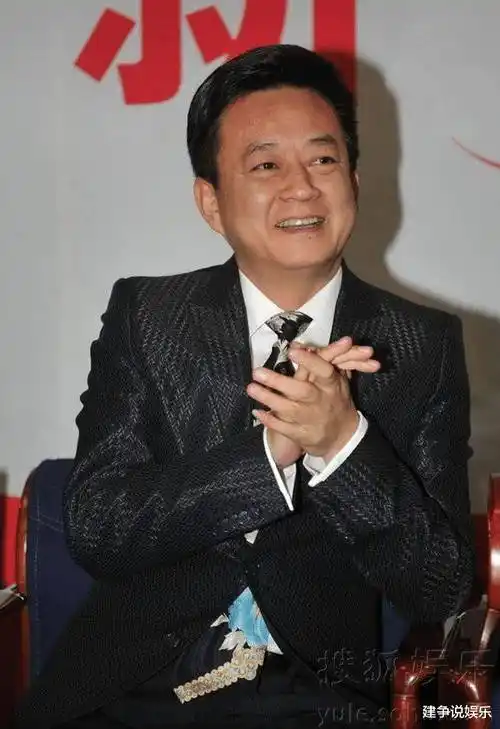 原创还记得央视主持人朱军吗因犯错误离开央视现生活让人嘘唏