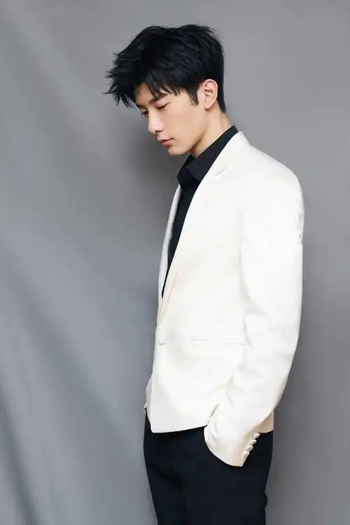 刘芮麟沉稳帅气时尚写真图片,明星,高清,帅气,时尚,儒雅,刘芮麟