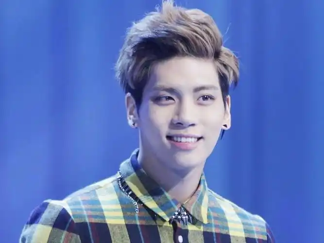 菱形脸的男明星有几个? - 知乎