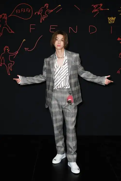 王琳凯小鬼手机壁纸