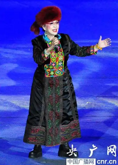 新疆蒙古族歌唱家玛卡独唱《巴音郭楞我美丽的家园》
