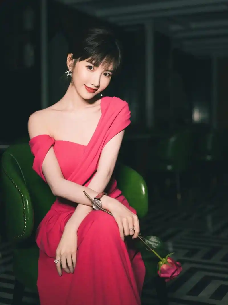 毛晓彤高清壁纸头像(三十一)[期待]