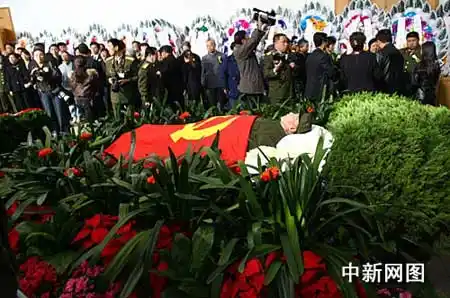 毛岸青追悼会今日9时在八宝山革命公墓礼堂举行