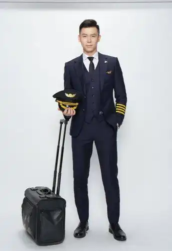 春秋航空最帅机长温润如玉圈粉众多