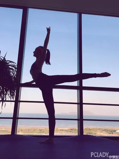别吃了,起来嗨!景甜晒健身照美照