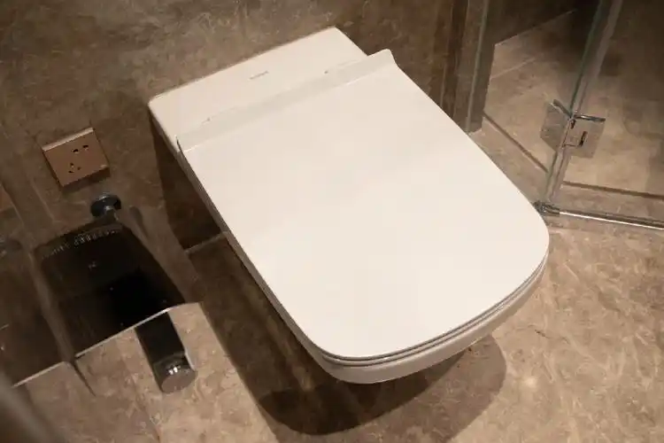 杜拉维特马桶[火r]之前看小红书还有些负面评论说会有溅水和冲不干净