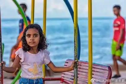 东帝汶虽原属印尼,但行走在帝力街头,明显.