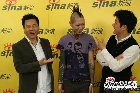 组图:人体悬挂是艺术还是变态(7)