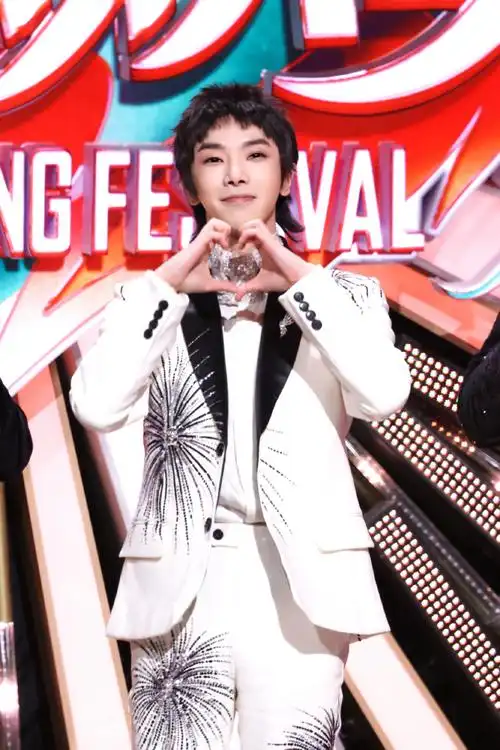 华晨宇舞台好浪漫##华晨宇舞台实时收视率登顶