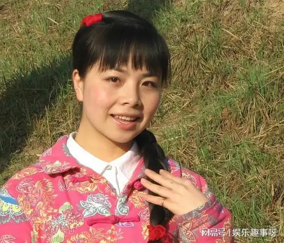 王二妮22岁成名放弃百万年薪嫁农村小伙如今带妹妹做公益