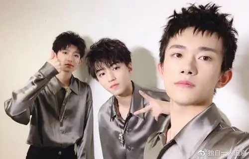 tfboys发合照王俊凯王源易烊千玺久违的三人合照太怀念了