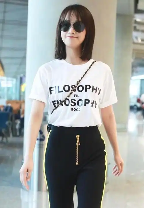 蓝盈莹尴尬了!夹克配牛仔裤,169身高穿出超模既视感!