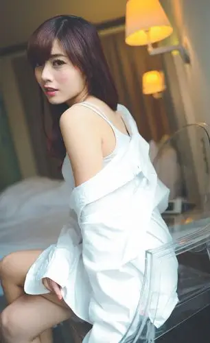 白皙粉嫩萌妹子酒店内大尺度销魂诱惑私房照(二)