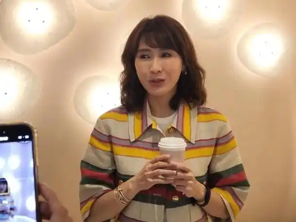 黎姿近照曝光,医美痕迹较为明显